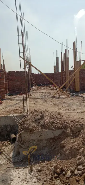 Kontraktor dan klien berdiskusi