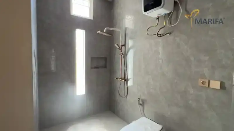 proses renovasi rumah oleh tukang profesional